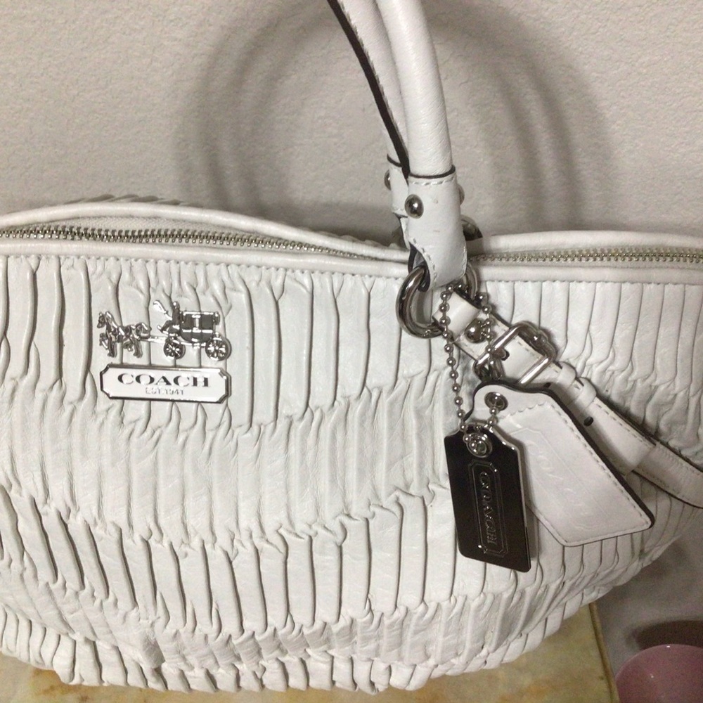 Ivory Coach Leather Tote Handbag - Picture 15 of 16